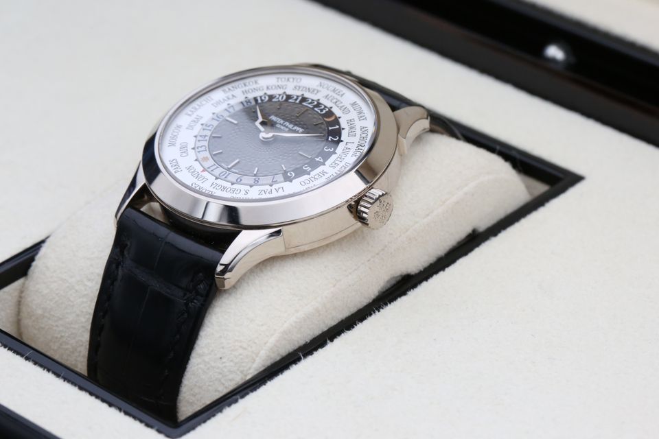 Patek Philippe World Time 5230G-001 Image 4